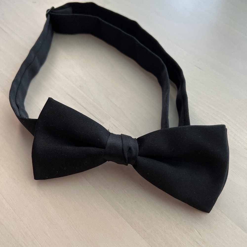 Black bow tie